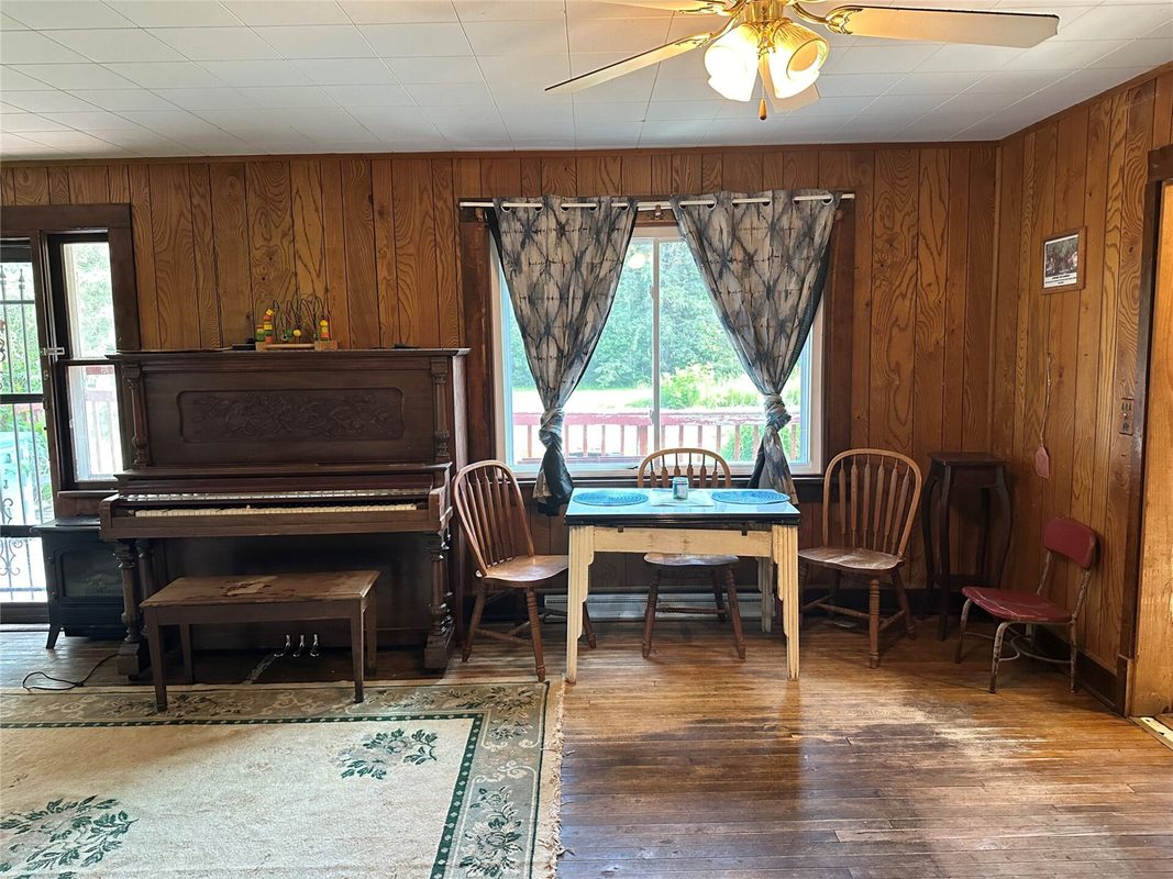 6901 N Zett Road, Loretta, WI