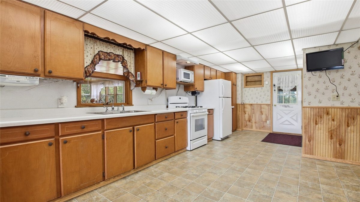 529 Maple Street, Stanley WI 54768 - Residential house for sale - MLS #1605310 - image6
