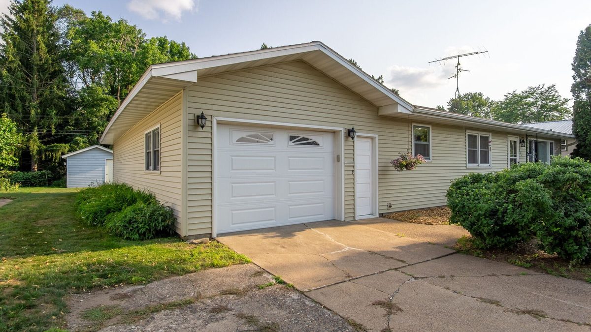713 Dwight Street, Chippewa Falls WI 54729 - Residential house for sale - MLS #1603739 - image3