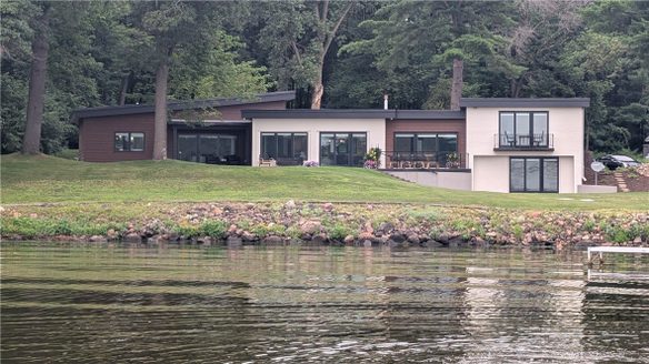 5839 North Shore Drive, Eau Claire WI — $1,699,000