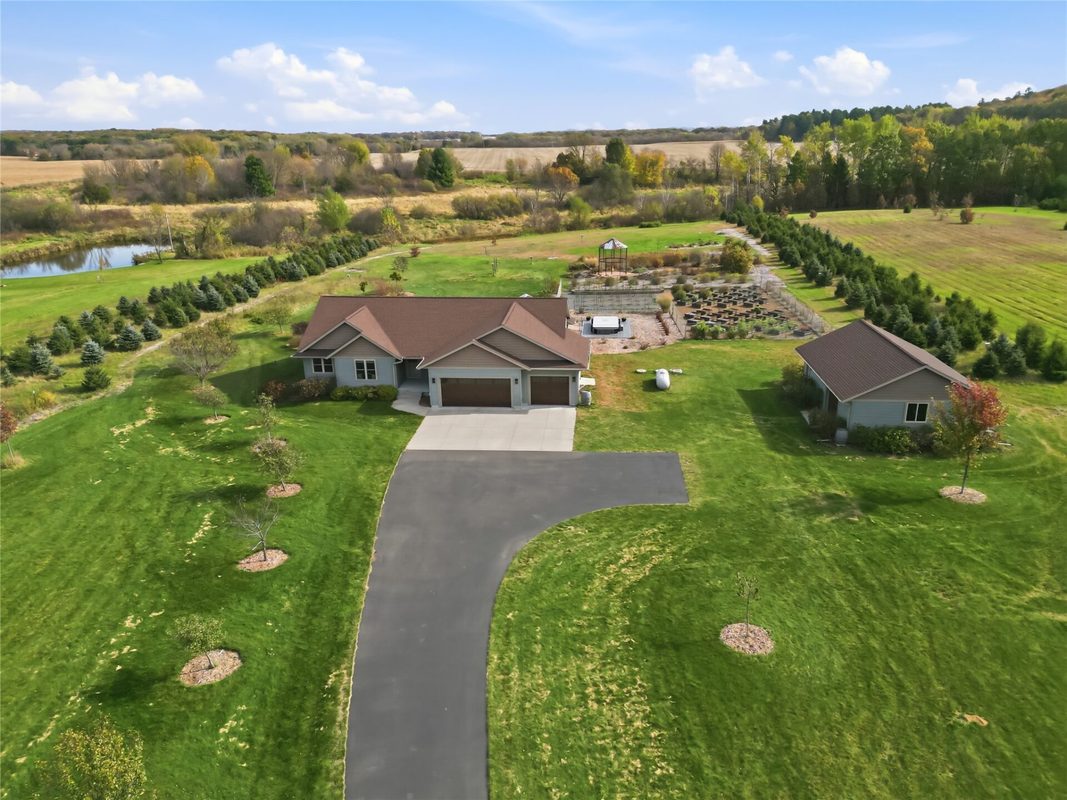 S8699 Steinhauer Drive, Eau Claire WI 54701 - Residential house for sale - MLS #1606116 - image2