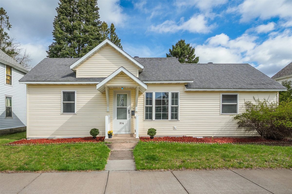 914 Water Street, Chippewa Falls, WI — photo 2