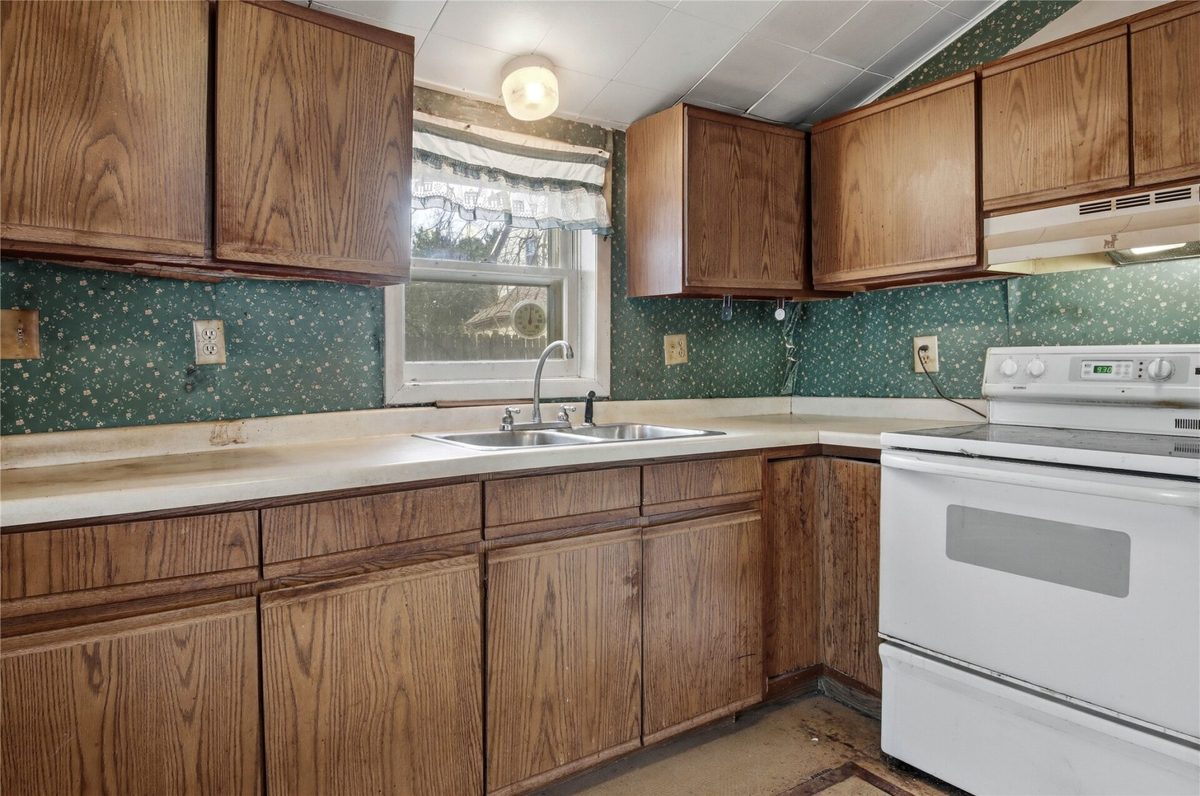 Residential at 1127 Madison Street, Eau Claire, WI 54703 — photo 5
