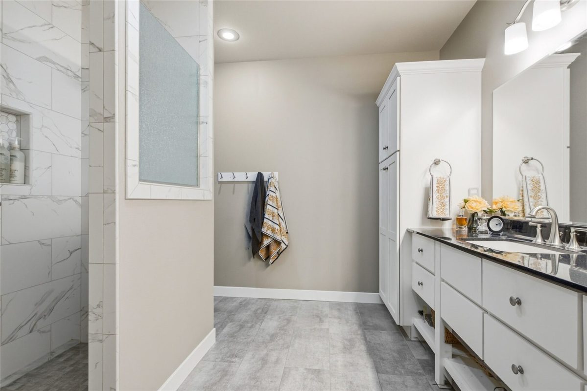4523 Village Oaks Circle, Eau Claire WI 54701 - Residential house for sale - MLS #1602689 - image20