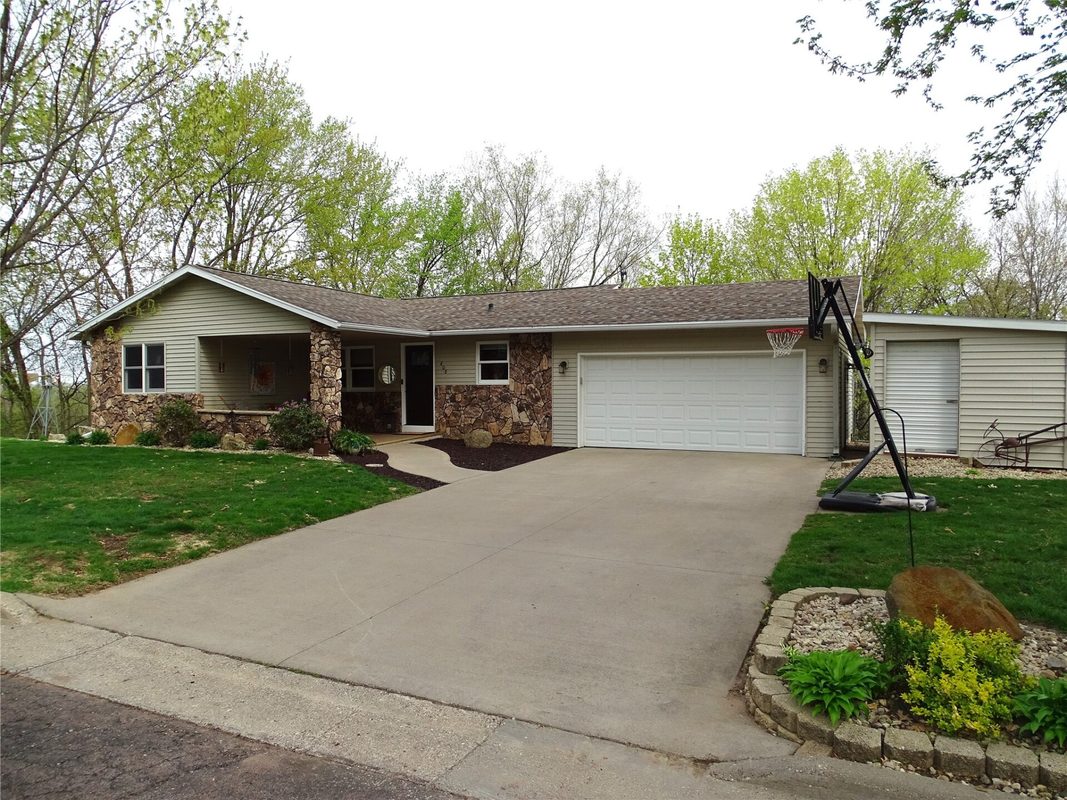 808 Goodrich Street Durand WI 54736 — photo 2