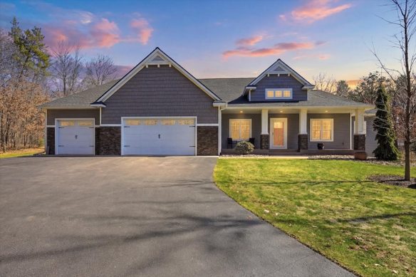 977 McGregor Drive, Eau Claire WI — $849,900