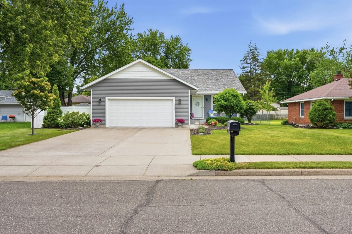1715 Clairemont Avenue, Eau Claire WI 54701 - Residential house for sale - MLS #1602960 - image2
