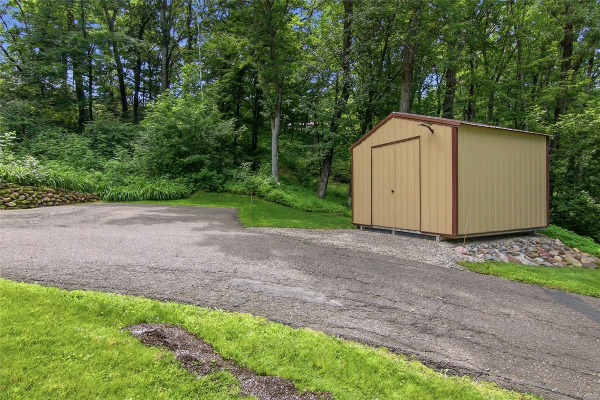 E865 Woodridge Drive, Eau Claire, WI