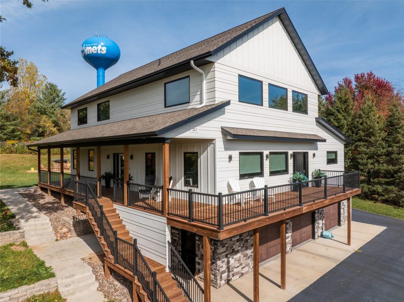301 E Poplar Avenue