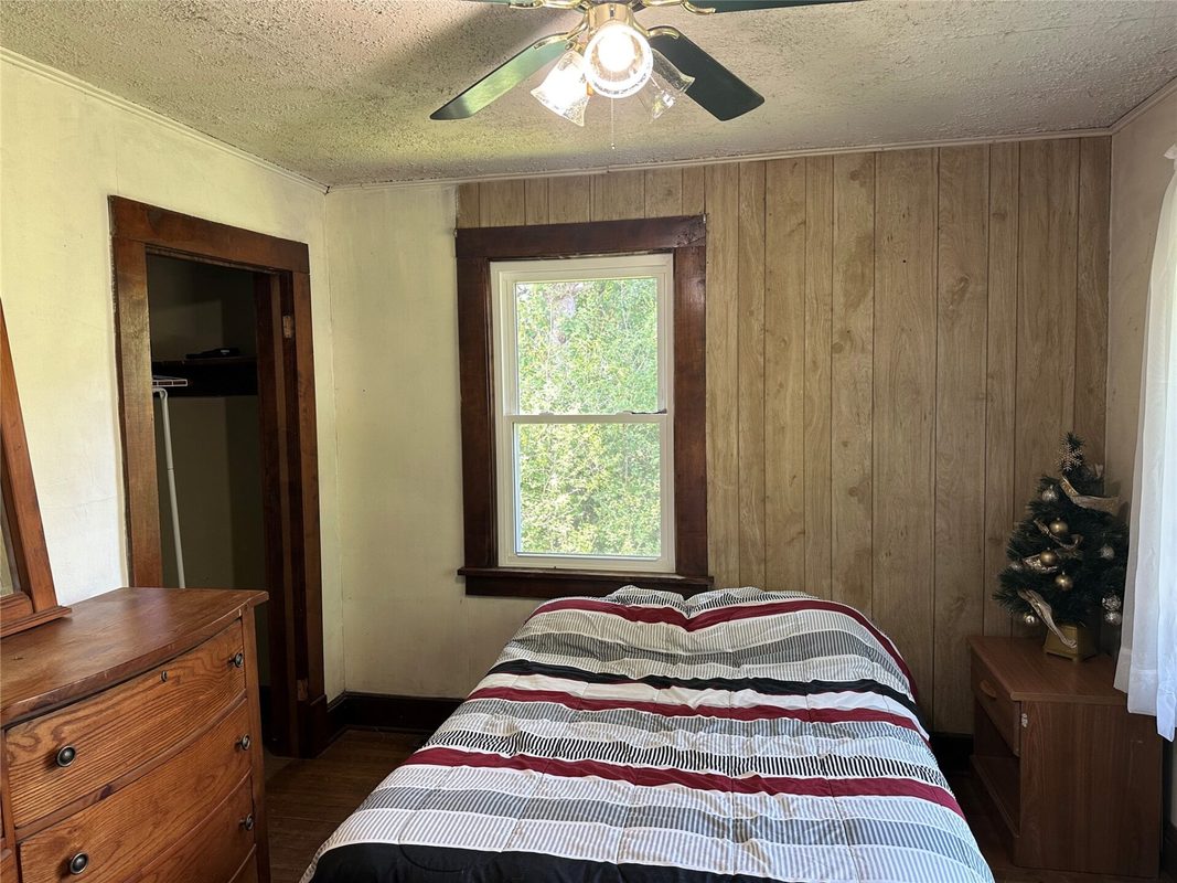 6901 N Zett Road, Loretta, WI
