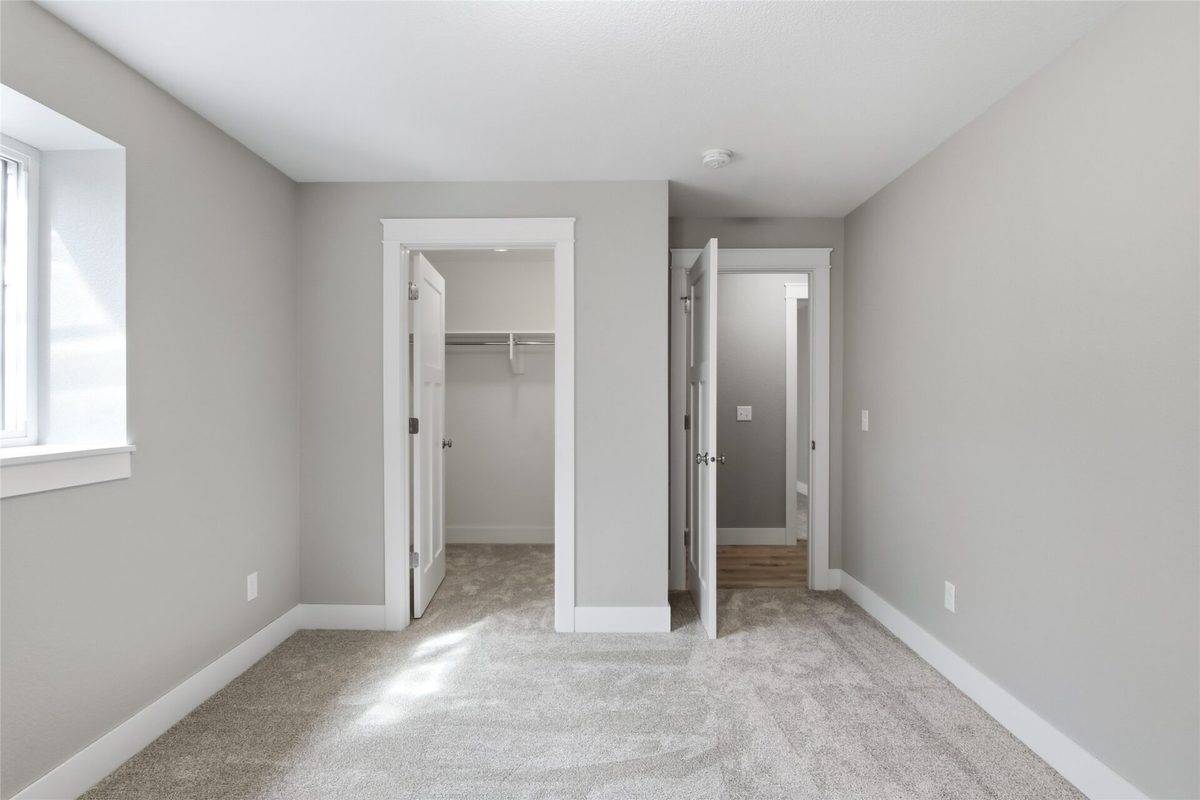 3729 Crest Ridge Court, Eau Claire, WI