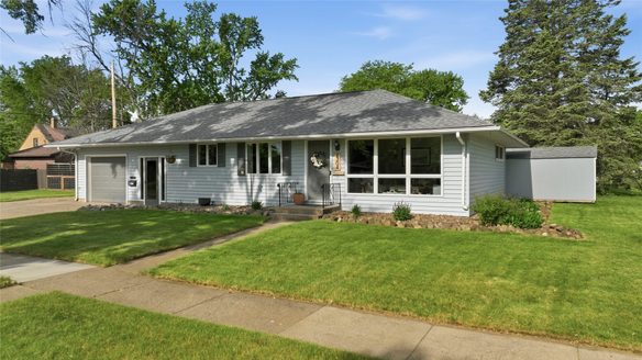 2304 Agnes Street, Eau Claire WI 54701 - Residential house for sale - MLS #1601612 - image1