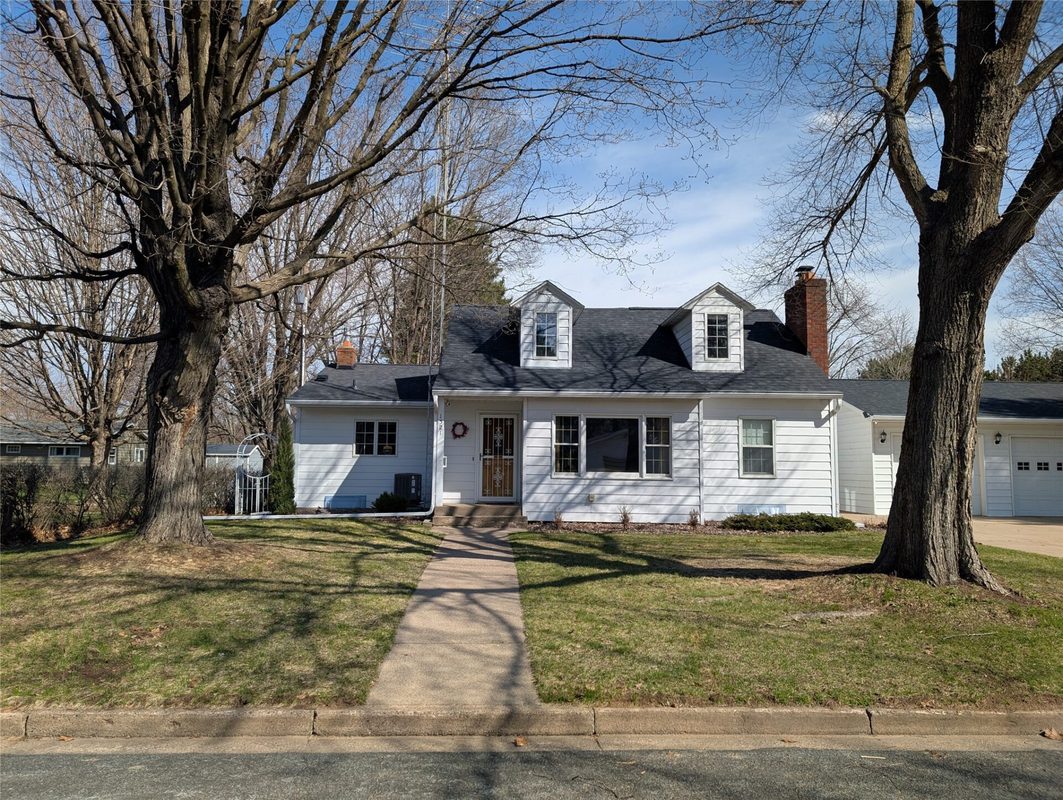 1521 6th Avenue Menomonie WI 54751 — photo 3