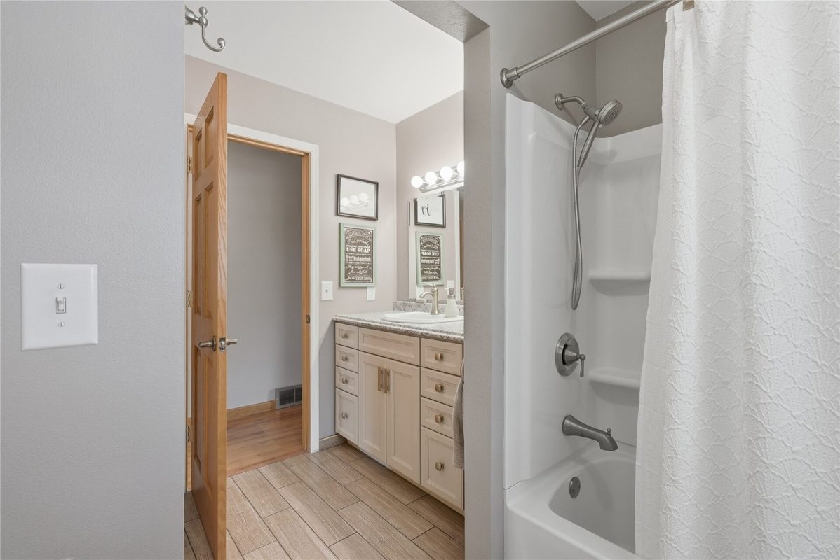 1105 Barry Avenue, Eau Claire WI 54701 - Residential house for sale - MLS #1603728 - image17