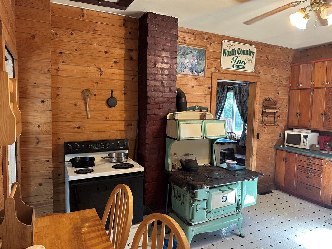 6901 N Zett Road, Loretta, WI