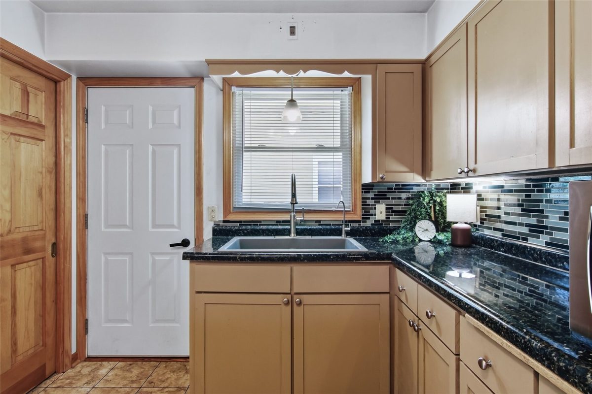 1043 Vine Street, Eau Claire WI 54703 - Residential house for sale - MLS #1605776 - image9