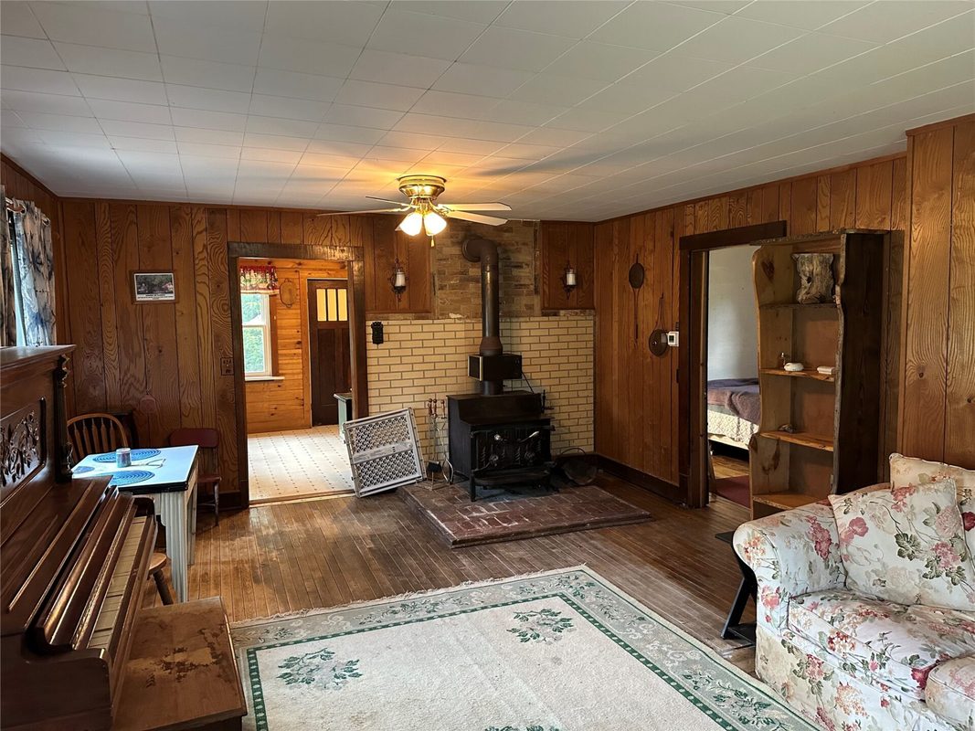 6901 N Zett Road, Loretta, WI