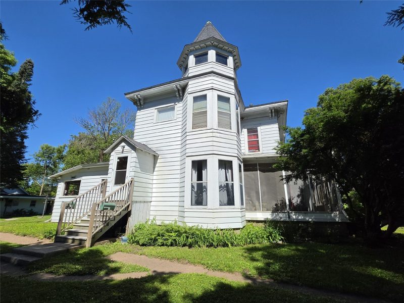 940 N Bridge Street 1-4
