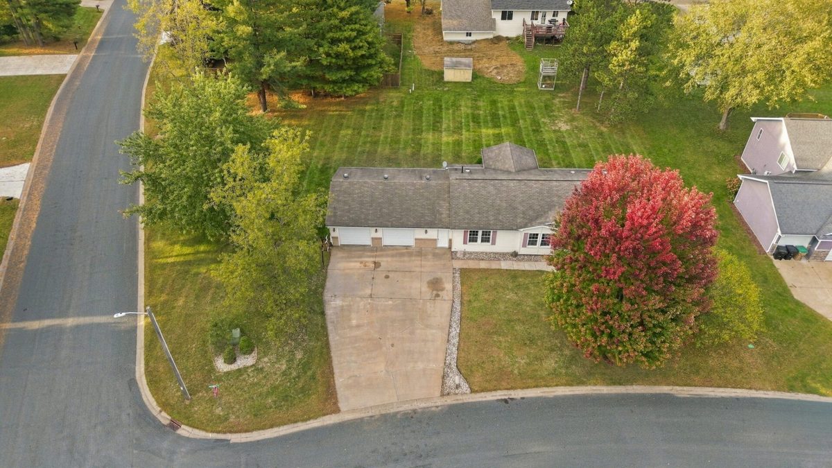 1027 Prairie Circle, Menomonie WI 54751 - Residential house for sale - MLS #1605849 - image2