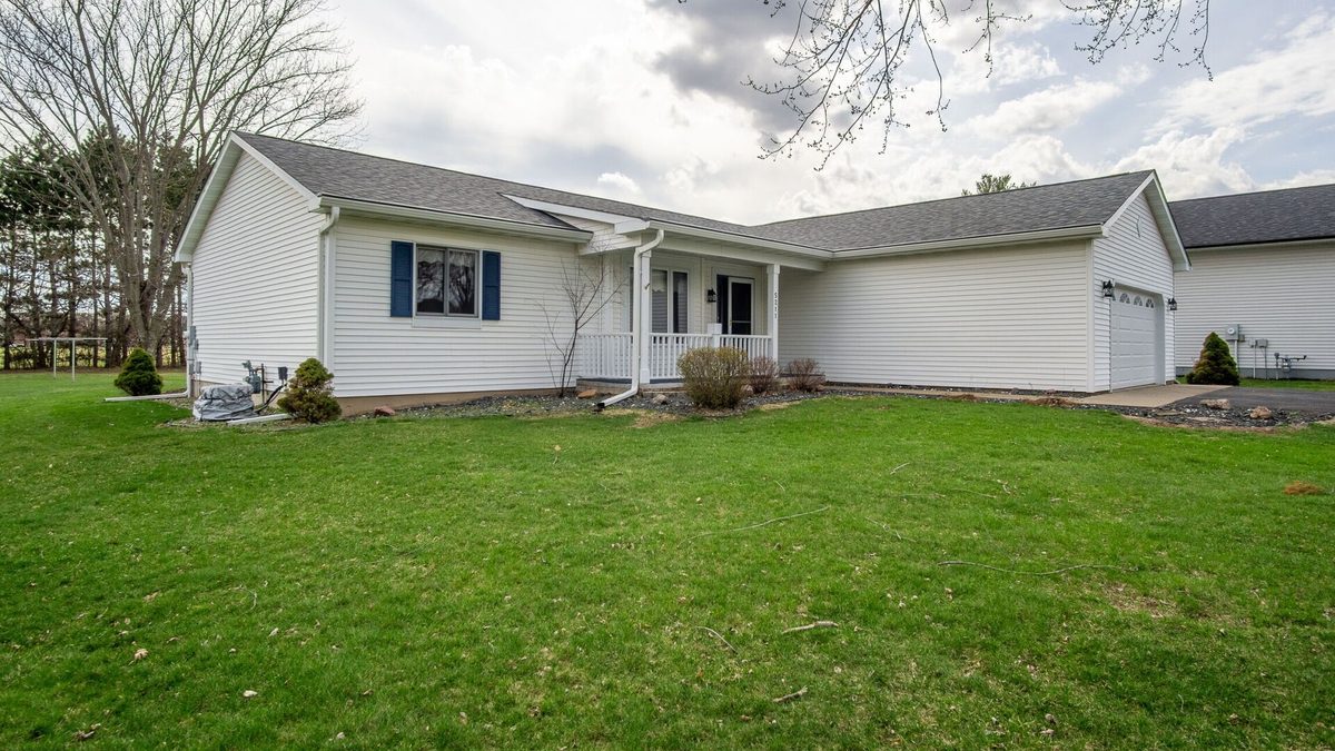 5211 Hamilton Avenue Eau Claire WI 54701 — photo 3