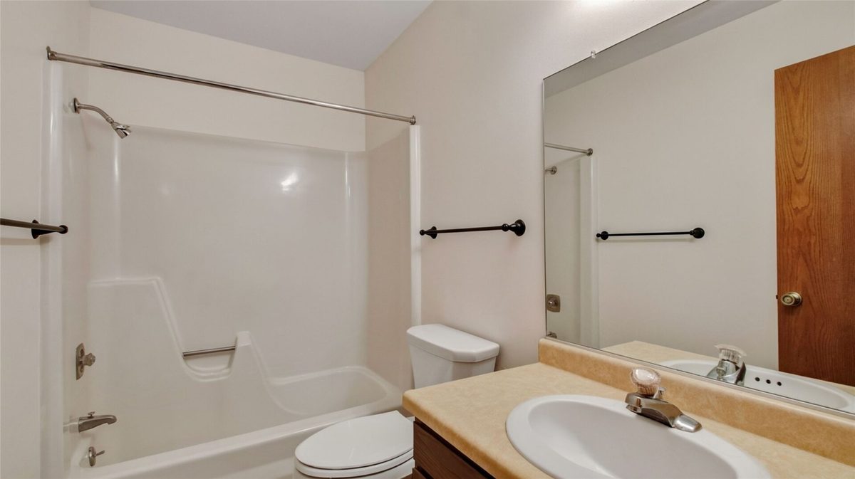 2810 & 2812 Hallie Lane, Eau Claire WI 54703 - ResidentialIncome house for sale - MLS #1605204 - image9