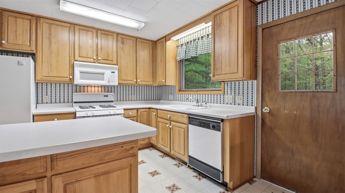 6092N West Shore Lane, Stone Lake, WI