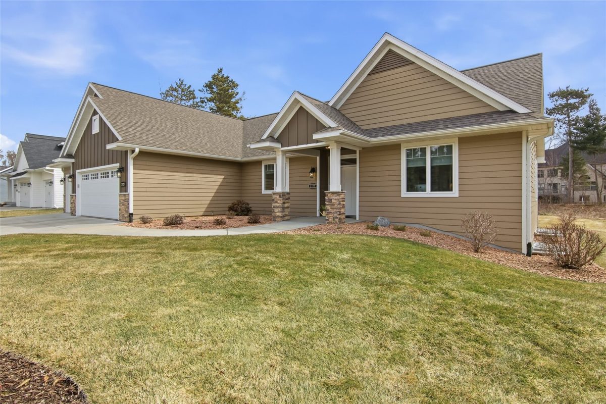 3729 Crest Ridge Court, Eau Claire, WI