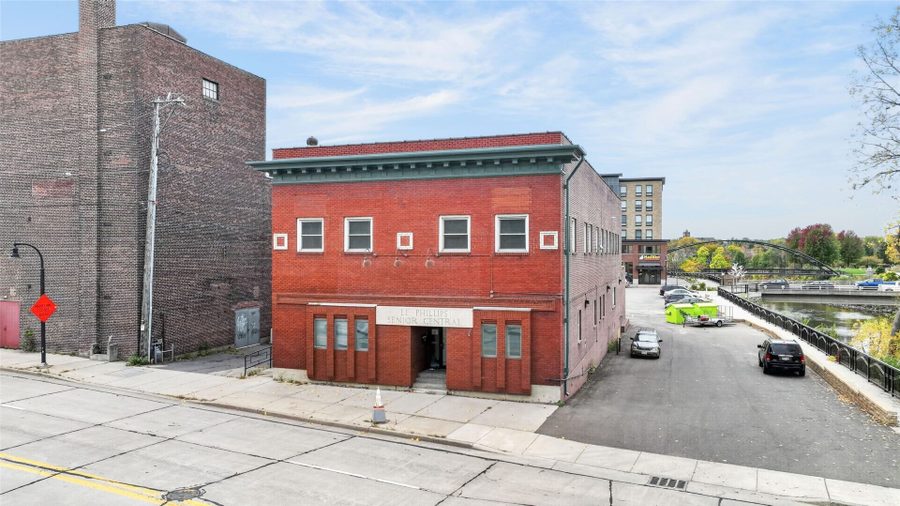 8 S Farwell Street