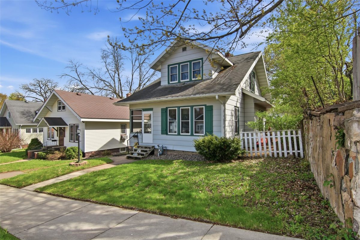 229 W Elm Street, Chippewa Falls, WI — photo 2