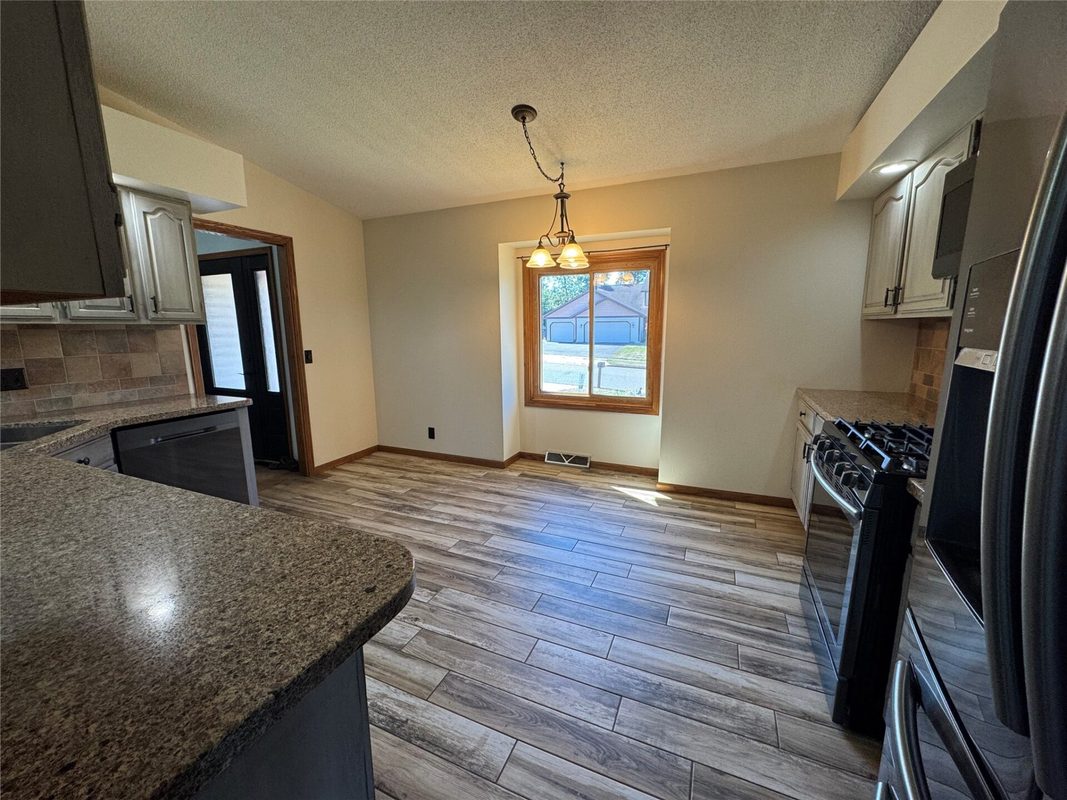 4002 Oak Knoll Drive, Eau Claire WI 54701 - Residential house for sale - MLS #1604569 - image6