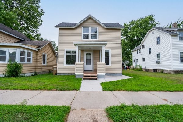 516 Cochrane St, Eau Claire WI 54703 - ResidentialIncome house for sale - MLS #1604195 - image1