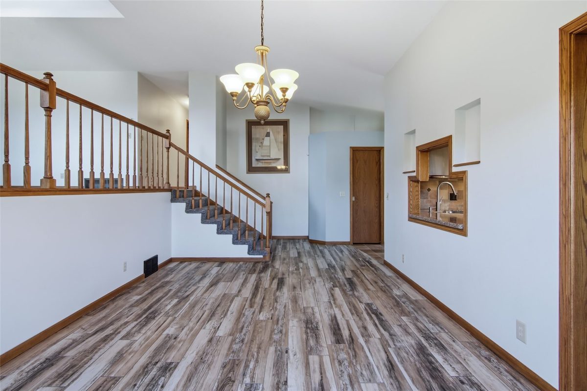4002 Oak Knoll Drive, Eau Claire WI 54701 - Residential house for sale - MLS #1604569 - image8