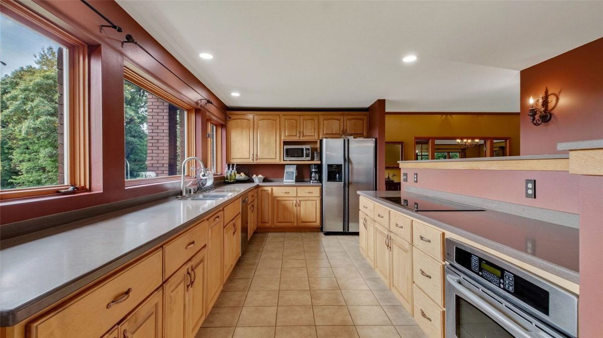 E445 Woodridge Drive, Eau Claire WI 54701 - Residential house for sale - MLS #1605347 - image2