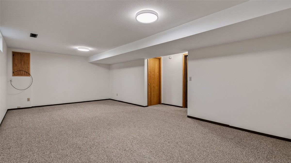 2810 & 2812 Hallie Lane, Eau Claire WI 54703 - ResidentialIncome house for sale - MLS #1605204 - image11