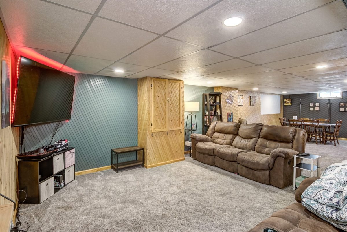 1216 Blueberry Drive, Eau Claire WI 54703 - Residential house for sale - MLS #1603489 - image17