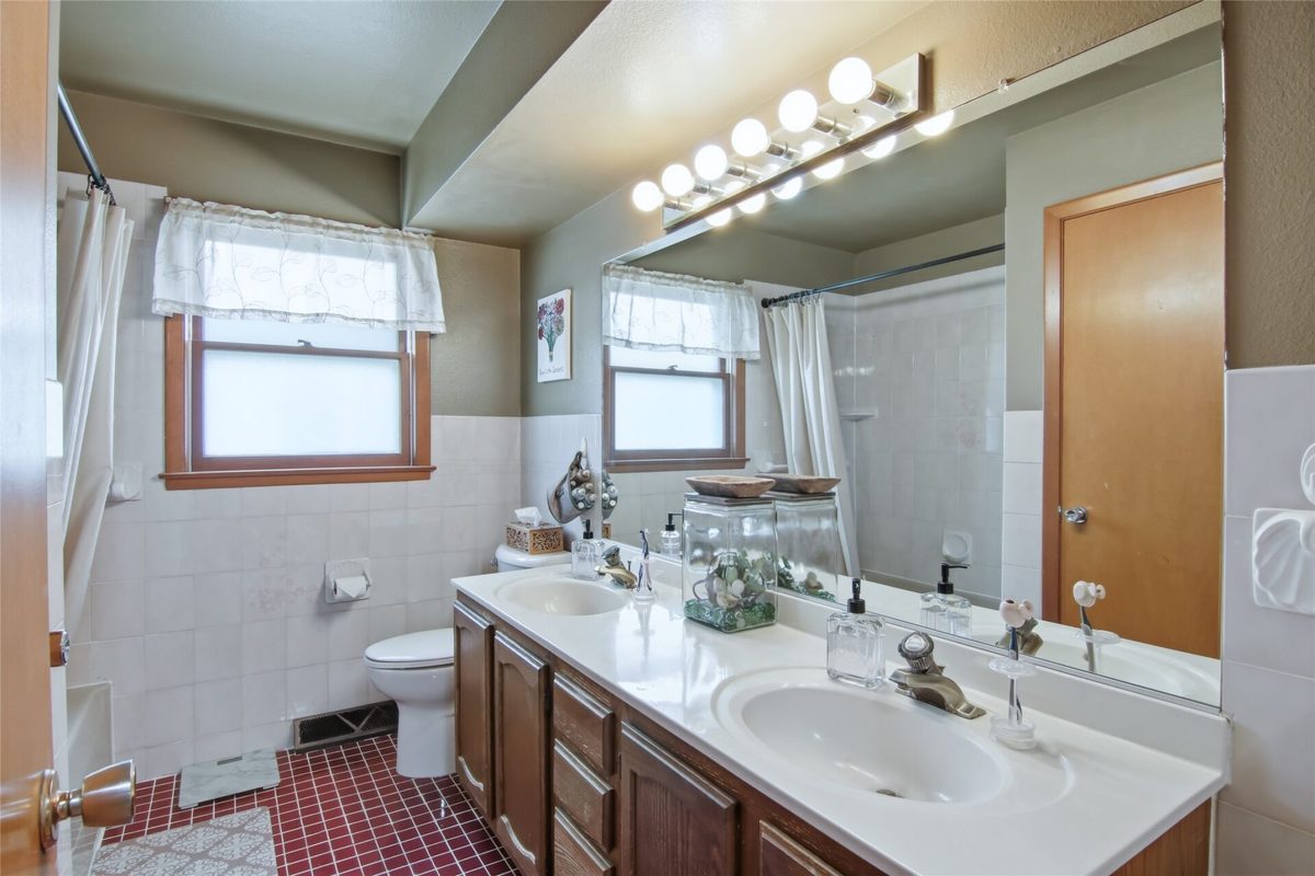815 E Grant Avenue, Eau Claire, WI — photo 16
