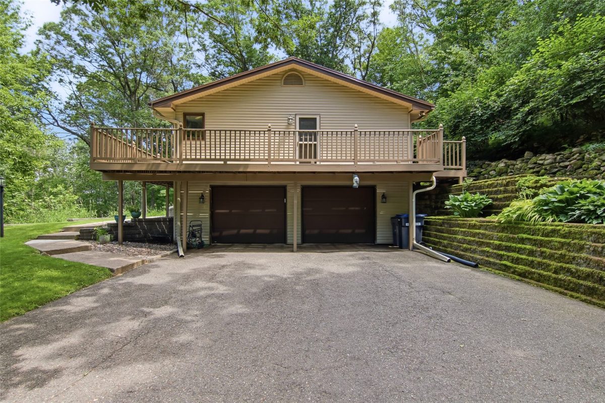 E865 Woodridge Drive, Eau Claire, WI