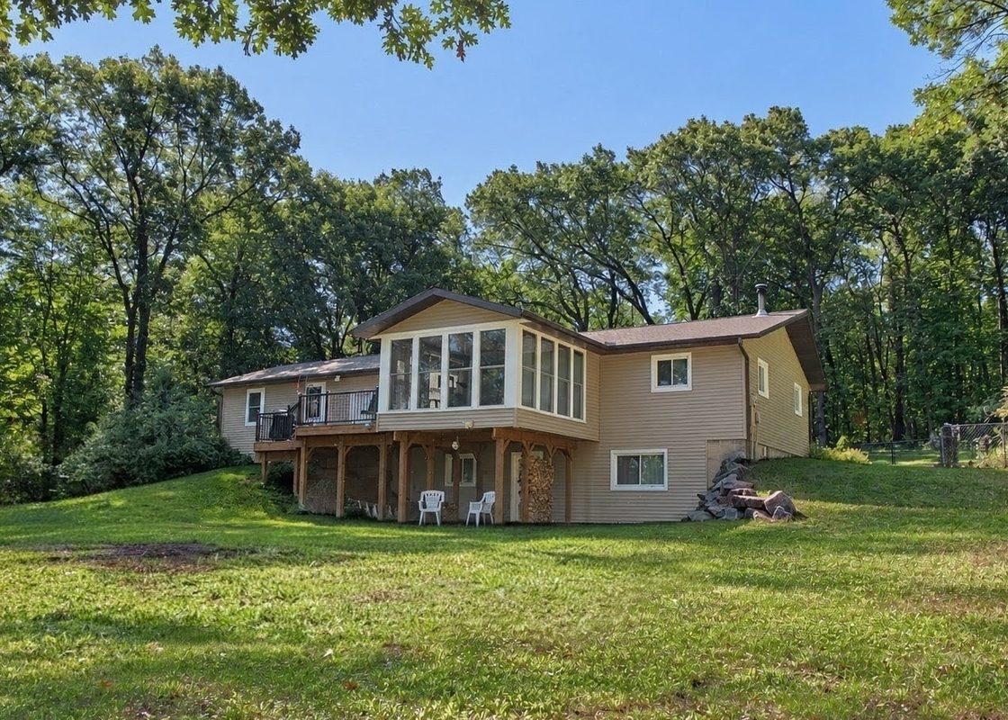 1800 White Oak Drive, Eau Claire WI 54703 - Residential house for sale - MLS #1605549 - image2