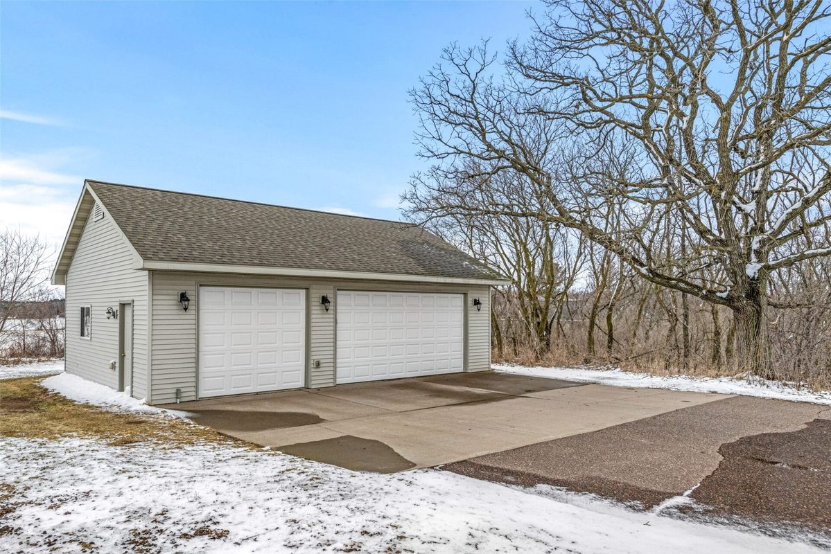 Residential at 16415 50th Ave, Chippewa Falls, WI 54729 — photo 4