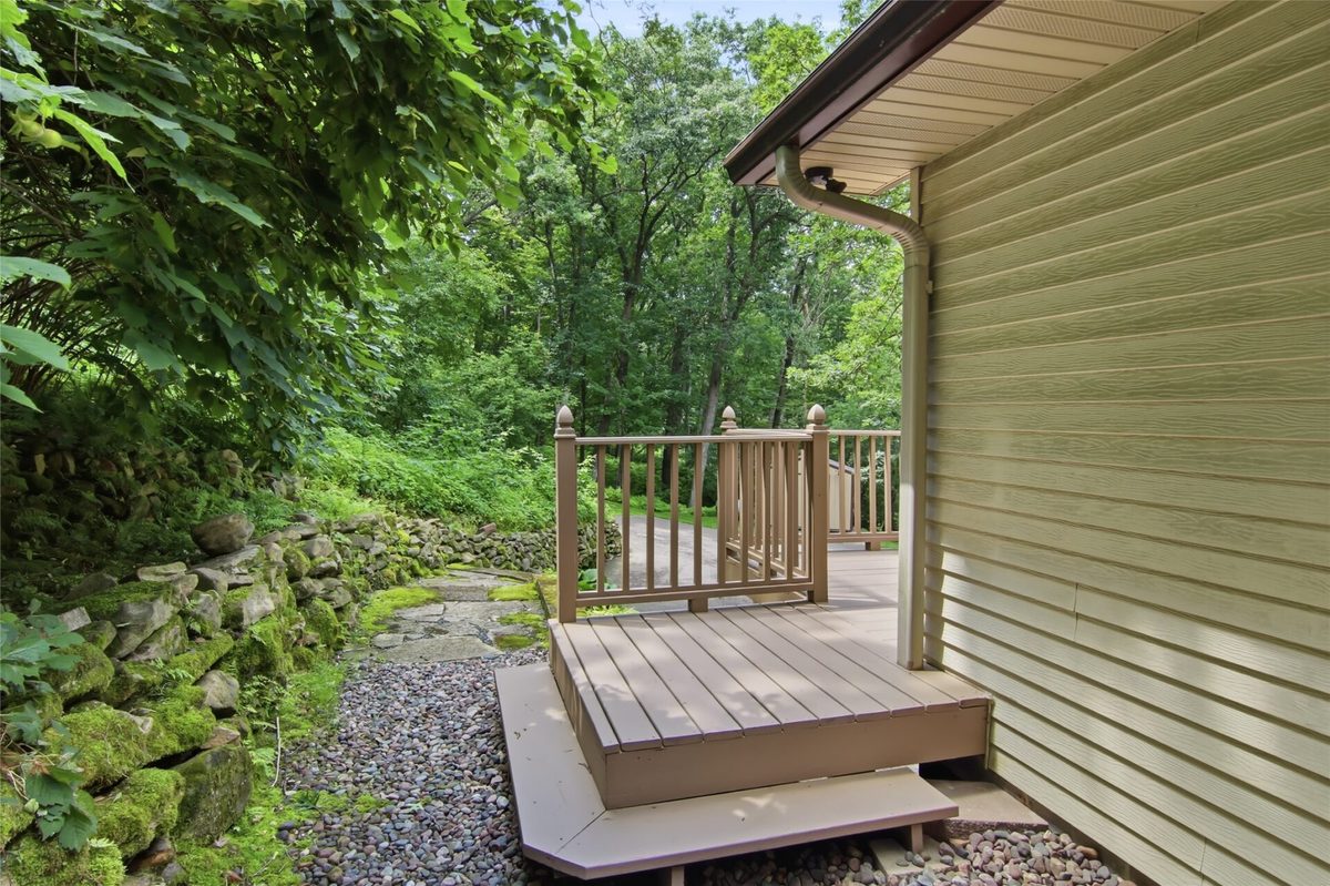 E865 Woodridge Drive, Eau Claire, WI
