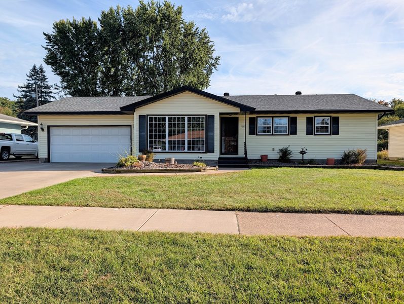 3119 Leslie Lane