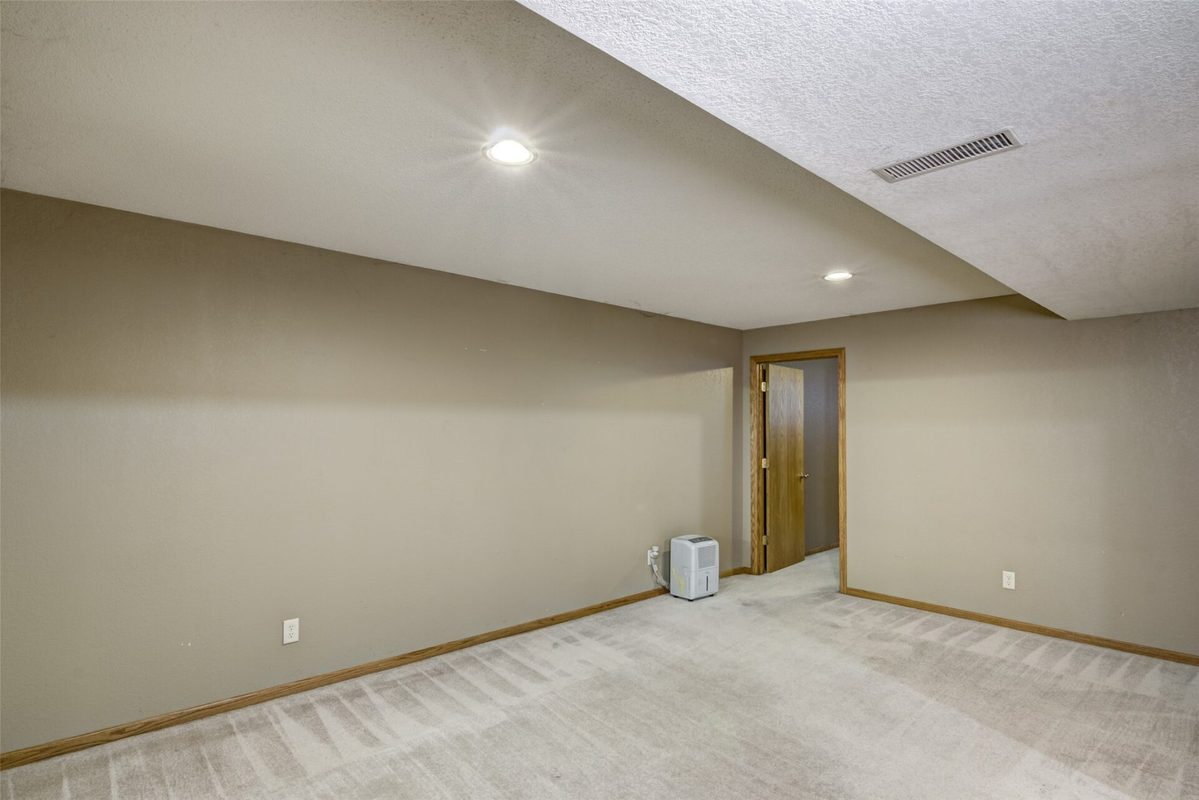 2728 Pine View Road, Eau Claire WI 54703 - Residential house for sale - MLS #1603837 - image29