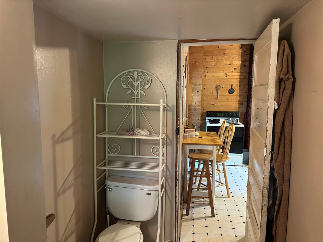 6901 N Zett Road, Loretta, WI