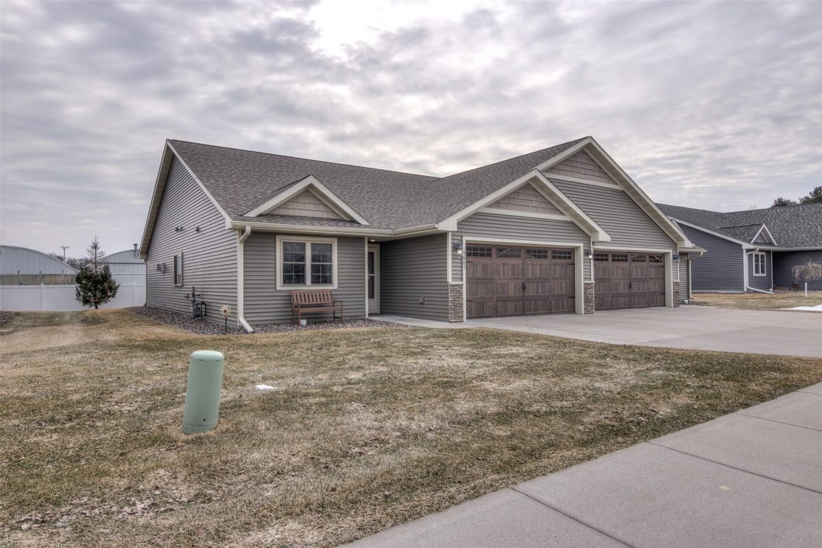 5609 Green Park Drive, Eau Claire, WI — photo 29