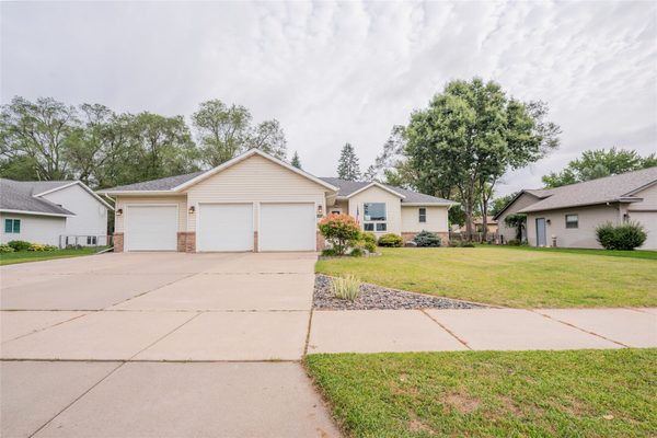 1704 Sierra Drive Eau Claire WI 54701