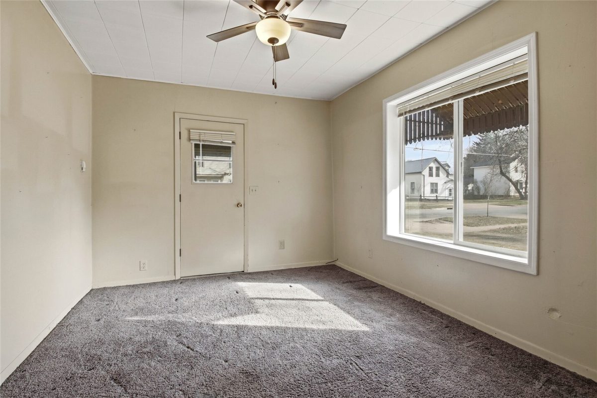 1127 E Madison Street, Eau Claire, WI