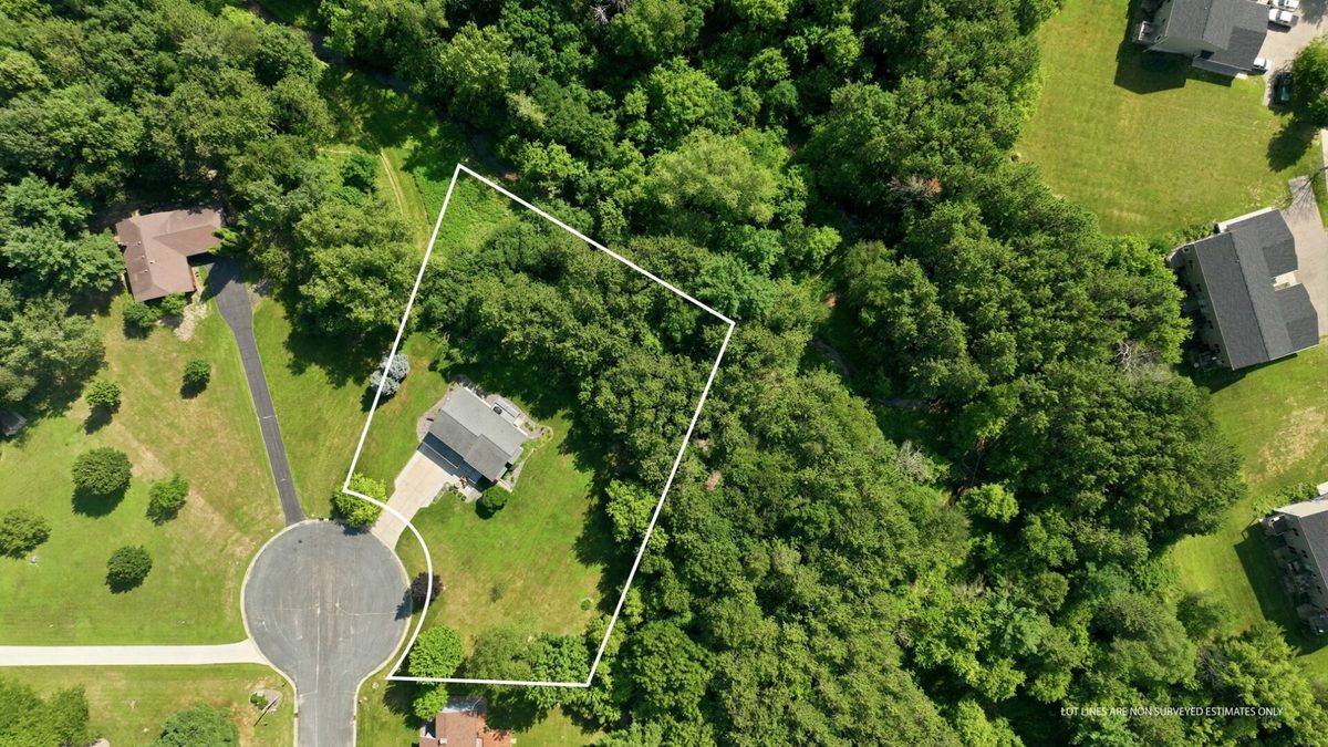 2416 Aurora Circle NE, Menomonie, WI