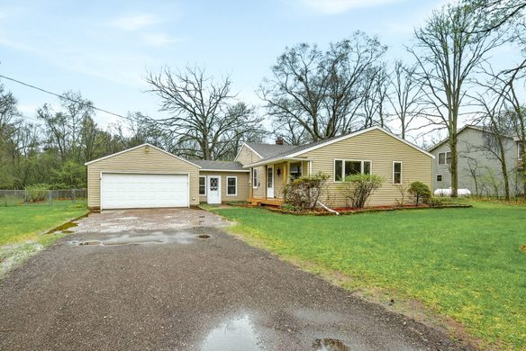1213 Ervin Road, Eau Claire, WI