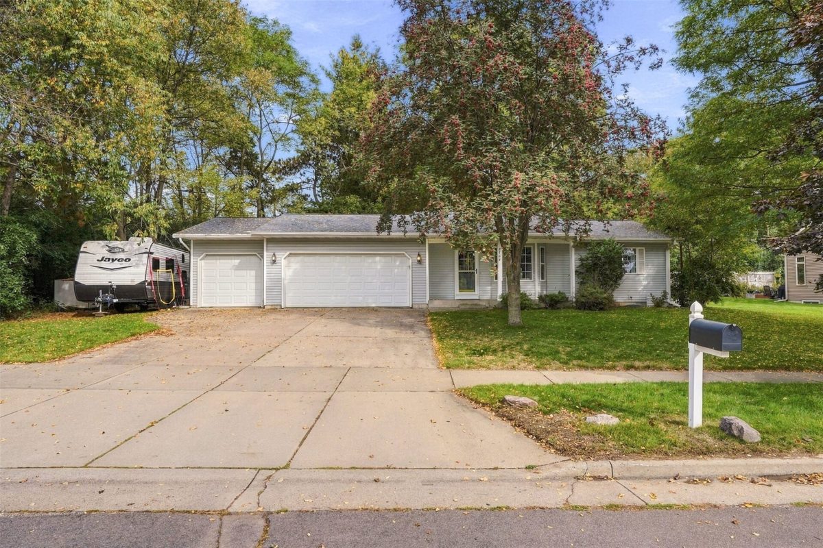 2704 Hemlock Lane, Eau Claire WI 54703 - Residential house for sale - MLS #1605679 - image2