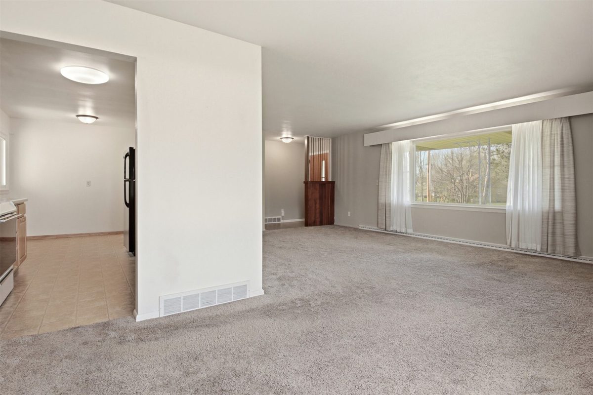 827 Park Ridge Drive, Eau Claire, WI